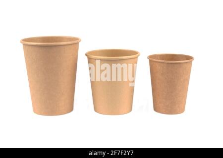 Set di tazze di carta riciclabile per caffè o tè in carta kraft o cartone isolato su sfondo bianco. Concetto di imballaggio sostenibile ed ecologico Foto Stock