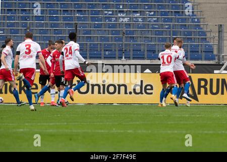 Aaron HUNT (HH) si acclama dopo il suo obiettivo a 0: 2, giubilazione, giubilazione, gioia, grazie, Calcio 2 Bundesliga, 27° incontro, Hannover 96 (H) - HSV Amburgo Amburgo Amburgo (HH) 3: 3, il 04.04 .2021 nell'HDI Arena Hannover/Germania. | utilizzo in tutto il mondo Foto Stock