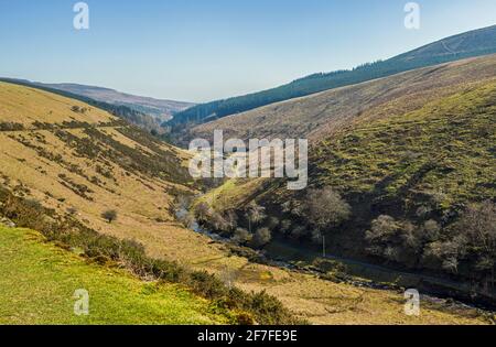 L'alta valle di Grwyne Fawr visto dalla discesa Dal lago artificiale Grwyne Fawr nelle Black Mountains Foto Stock