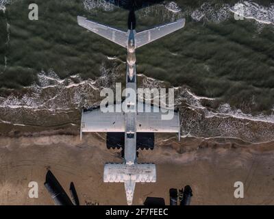 DAGESTAN, RUSSIA: Un drone aereo cattura l'enorme veicolo dall'alto. Immagini INCREDIBILI hanno rivelato il piano segreto abbandonato dell'Unione Sovietica Foto Stock