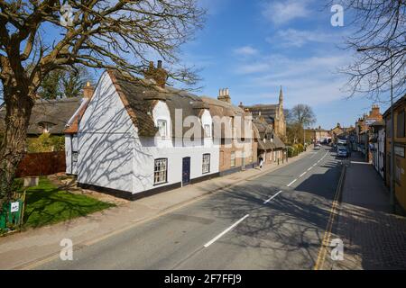 Fila di cottage con il tetto di paglia in Alford Lincolnshire Foto Stock