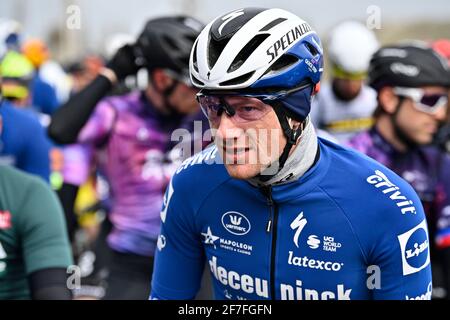 Irish Sam Bennett di Deceuninck - Quick-Step raffigurato all'inizio della 109h edizione della 'Scheldejs' un giorno di corsa ciclistica, a 193,8 km da Terne Foto Stock