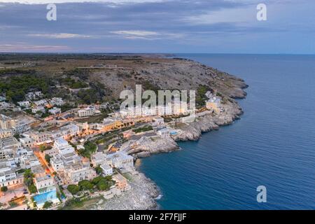 Veduta aerea di Santa Cesarea Terme al tramonto in estate, provincia di Lecce, Salento, Puglia, Italia, Europa Foto Stock