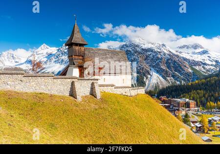 Chiesa tradizionale ad Arosa, Cantone di Graubunden, Svizzera, Europa Foto Stock