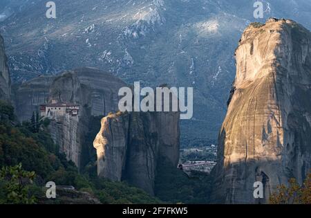 Alba sulla Meteoras, Meteora, Tessaglia, Grecia, Europa Foto Stock