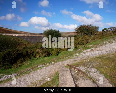 La diga di Avon, vicino a South Brent, Dartmoor, Devon. Resti di ferrovia minerale. Foto Stock