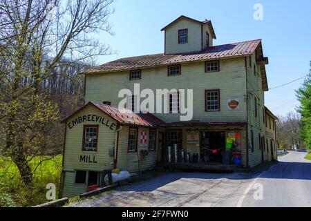 Embreeville, PA, USA - 6 aprile 2021: Il Mulino Embreevile si trova vicino al ramo ovest di Brandywine Creek nella contea di Chester, Pennsylvania. Foto Stock