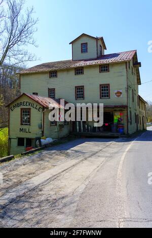 Embreeville, PA, USA - 6 aprile 2021: Il Mulino Embreevile si trova vicino al ramo ovest di Brandywine Creek nella contea di Chester, Pennsylvania. Foto Stock