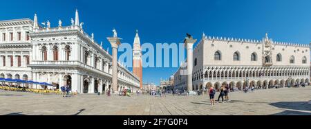 Scoperta della città di Venezia e dei suoi piccoli canali e dei romantici vicoli, Italia Foto Stock