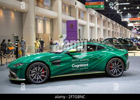 Bangkok, Thailandia - 4 aprile 2021: Supercar Aston Martin Vantage Cognizant Formula One Team esposta al SALONE INTERNAZIONALE DELL'AUTOMOBILE DI BANGKOK 2021 Foto Stock