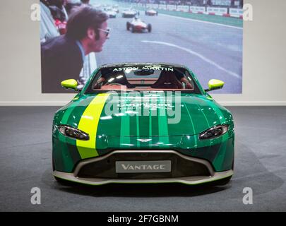 Bangkok, Thailandia - 4 aprile 2021: Supercar Aston Martin Vantage Cognizant Formula One Team esposta al SALONE INTERNAZIONALE DELL'AUTOMOBILE DI BANGKOK 2021 Foto Stock