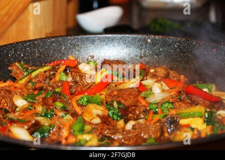 Un primo piano di Bulgogi, un manzo coreano in padella. Foto Stock