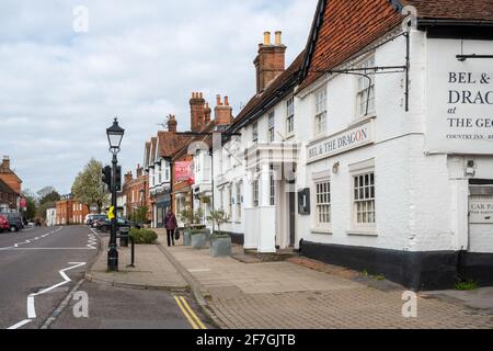 Odiham villaggio in Hampshire, Inghilterra, Regno Unito. Vista su High Street. Foto Stock