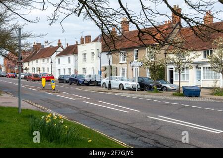 Odiham villaggio in Hampshire, Inghilterra, Regno Unito. Vista di High Street durante la primavera Foto Stock