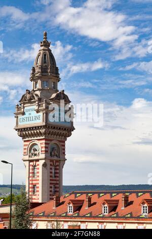 Epernay, Francia - Luglio 23 2020: La torre di Castellane (in francese: Tour de Castellane) è stata costruita tra il 1903 e il 1905 da una vecchia acqua alta 63 metri Foto Stock