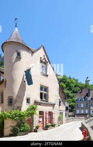 Pont de la Terrade medievale che conduce ai quartieri di Weavers e parte del museo degli arazzi, Aubusson, Creuse, Nouvelle-Aquitaine, Francia Foto Stock