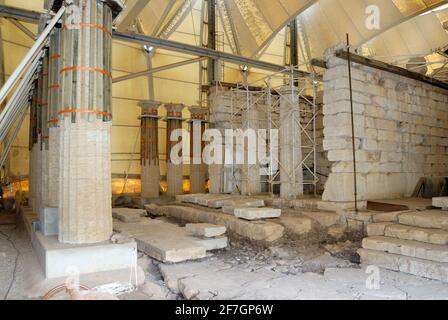 Tempio di Apollo Epikourios, c., 420 a.C., sotto foglio di plastica, Bassae, Grecia, Europa Foto Stock