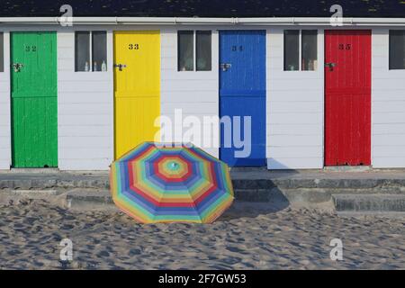 Colorate Cabine mare sulla spiaggia di Porthminster, St. Ives in Cornovaglia,UK Foto Stock