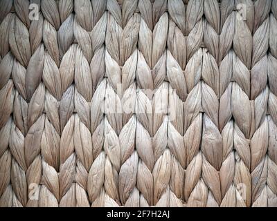 Texture di giacinto di acqua secca tessuta primo piano. Sfondo di gambi di piante di vimini Foto Stock