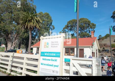 Sausalito, Stati Uniti. 16 gennaio 2021. Fotografia del cartello all'ingresso del Bay Area Discovery Museum Reading 'Welcome Back! Ci siamo persi!" A Sausalito, California, 16 gennaio 2021. (Foto di Smith Collection/Gado/Sipa USA) Credit: Sipa USA/Alamy Live News Foto Stock