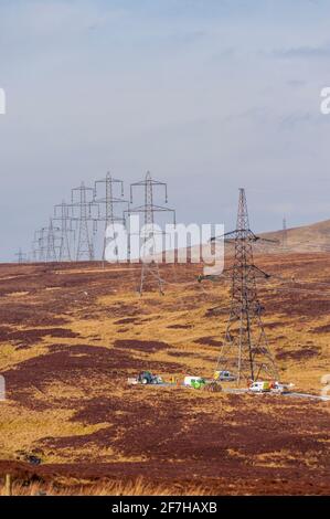 Le linee elettriche vengono rimosse sulle colline tra Kilmacolm e. Inverkip Foto Stock