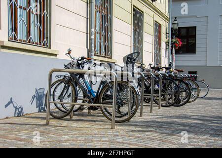 Noleggio biciclette parcheggiate nel centro di Lubiana, capitale della Slovenia 2019.07.26 Foto Stock