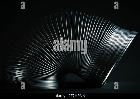 Giocattolo in metallo con fondo nero. Foto Stock