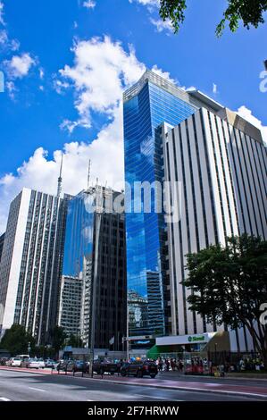 Sao Paulo, Avenida Paulista, vista sulla strada della città moderna, Brasile, Sud America Foto Stock