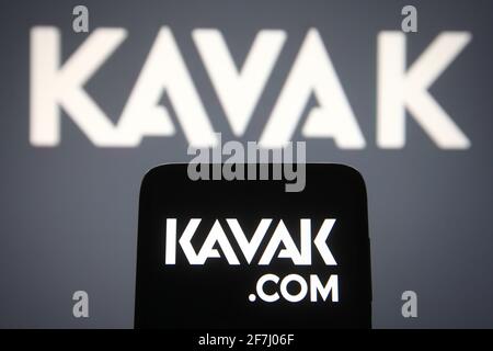 Ucraina. 07 aprile 2021. In questa illustrazione fotografica, il logo Kavak viene visualizzato su uno smartphone e sullo schermo del pc. (Foto di Pavlo Gonchar/SOPA Images/Sipa USA) Credit: Sipa USA/Alamy Live News Foto Stock