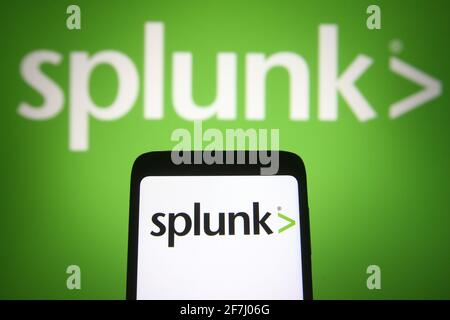 Ucraina. 07 aprile 2021. In questa illustrazione fotografica, il logo Splunk viene visualizzato sullo schermo di uno smartphone e di un pc. (Foto di Pavlo Gonchar/SOPA Images/Sipa USA) Credit: Sipa USA/Alamy Live News Foto Stock