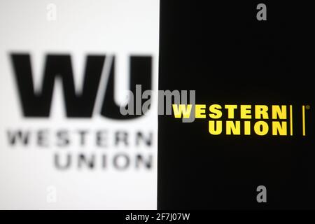 Ucraina. 07 aprile 2021. In questa illustrazione fotografica, il logo Western Union viene visualizzato sullo schermo di uno smartphone e di un pc. (Foto di Pavlo Gonchar/SOPA Images/Sipa USA) Credit: Sipa USA/Alamy Live News Foto Stock