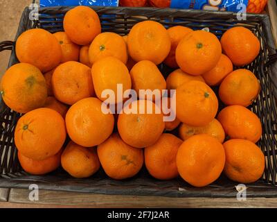 Varie arance disponibili per l'acquisto Foto Stock