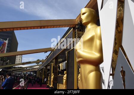 Statua di Oscar in mostra durante l'ottantottesima cerimonia di Oscar, gli Oscar, tenutasi al Dolby Theatre, domenica 28 febbraio 2016 a Hollywood, California. Foto di Jennifer Graylock-Graylock.com 917-519-7666 Foto Stock