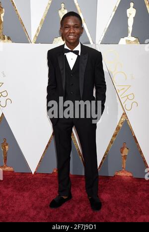 Abraham Attah arriva alla 88esima cerimonia di Oscar, tenutasi al Dolby Theatre di domenica 28 febbraio 2016 a Hollywood, California. Foto di Jennifer Graylock-Graylock.com 917-519-7666 Foto Stock