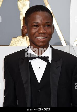 Abraham Attah arriva alla 88esima cerimonia di Oscar, tenutasi al Dolby Theatre di domenica 28 febbraio 2016 a Hollywood, California. Foto di Jennifer Graylock-Graylock.com 917-519-7666 Foto Stock