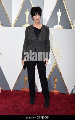 Diane Warren arriva all'ottantesima cerimonia di Oscar, tenutasi al Dolby Theatre di domenica 28 febbraio 2016 a Hollywood, California. Foto di Jennifer Graylock-Graylock.com 917-519-7666 Foto Stock