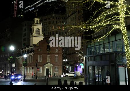 Vista notturna della Vecchia Casa di Stato nel centro di Boston.Massachusetts.USA Foto Stock