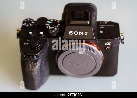 GRANADA, ANDALUSIA, SPAGNA. 7 APRILE 2021. Sony A7riv la FOTOCAMERA ALPHA offre 60 megapixel in una fotocamera mirrorless. Foto Stock