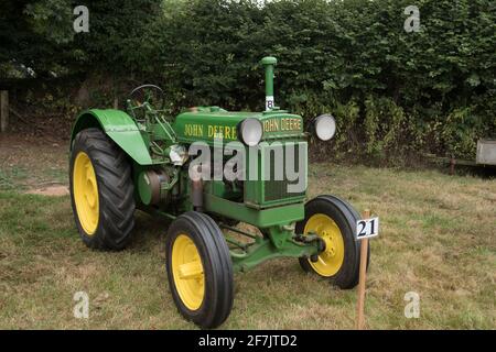 Trattore D'epoca verde 1937 John Deere AR a Chagford Agricultural Mostra Foto Stock