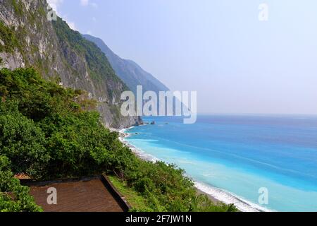 Vista della scogliera di Qingshui, parti del Parco Nazionale di Taroko, situato a Hualien, Taiwan orientale Foto Stock