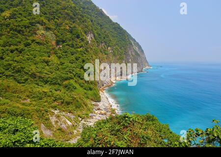 Vista della scogliera di Qingshui, parti del Parco Nazionale di Taroko, situato a Hualien, Taiwan orientale Foto Stock