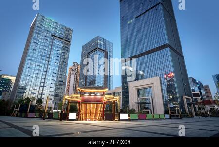 Vista notturna del quartiere finanziario di Guiyang, Guizhou, Cina. Foto Stock