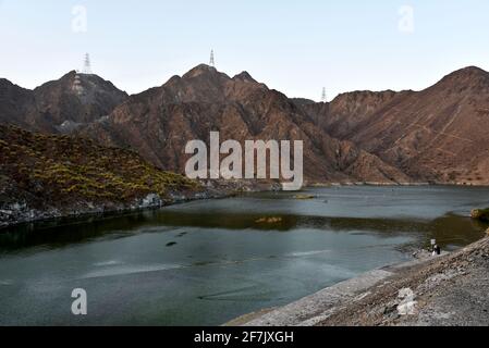 Al Rafisah Dam, Khorfakkan, Emirati Arabi Uniti 22 marzo 2021, la vista e intorno alla diga di al Rafisah, vicino a Wadi Shis nelle montagne di Hajar Foto Stock