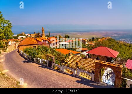 La vista sulla valle di Signagi e Alazani, Georgia. Sighnaghi città d'amore in Georgia, regione di Kakheti Foto Stock