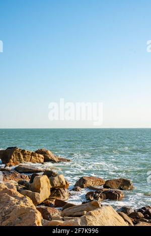La vista della costa rocciosa sull'isola di Nan'ao nella provincia di Guangdong, Cina. Foto Stock