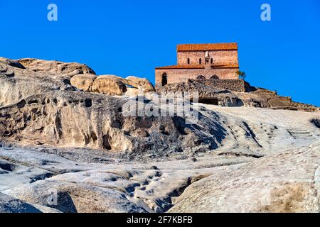 Uplistsikhe è un'antica città scavata nella roccia nella Georgia orientale Foto Stock