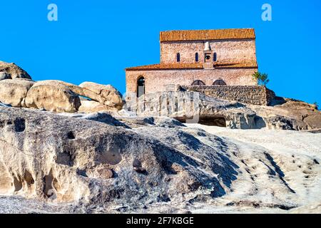 Uplistsikhe è un'antica città scavata nella roccia nella Georgia orientale Foto Stock