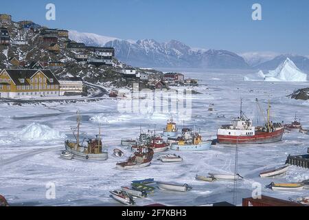 PORTO DI UUMMANNAQ NEL MARE DI FROZEN, GROENLANDIA. Foto Stock