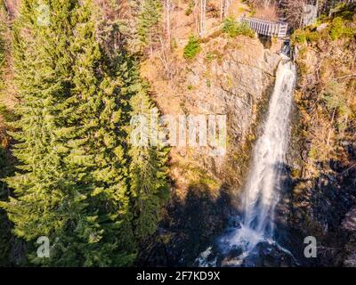 Cascate di Plodda vicino a Tomich in Strath Glass. Le cascate precipitarono 46 m dall'Allt na Bodachan all'Abhainn Deabhag, a sua volta affluente del fiume Gl Foto Stock