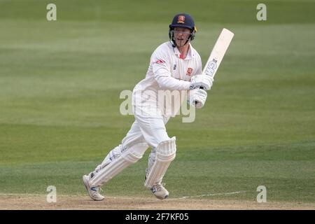 Tom Westley di Essex in azione durante il LV= Insurance County Championship al campo della contea di Essex, Chelmsford. Data immagine: Giovedì 8 aprile 2021. Foto Stock